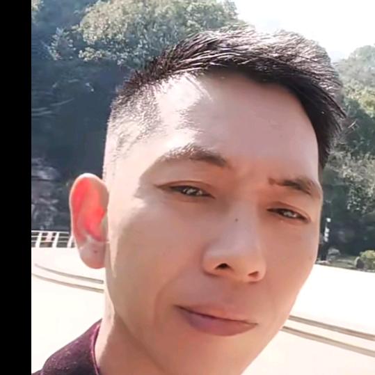 请多多关爱空巢青年