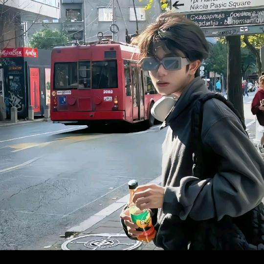 同一地点:O