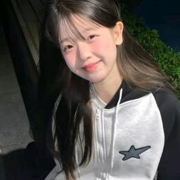 诗涵ye头像