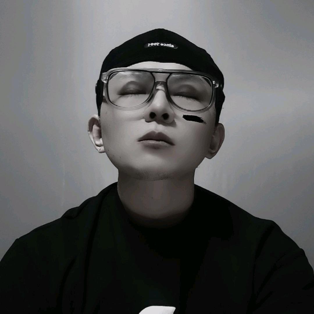 『何一诺』