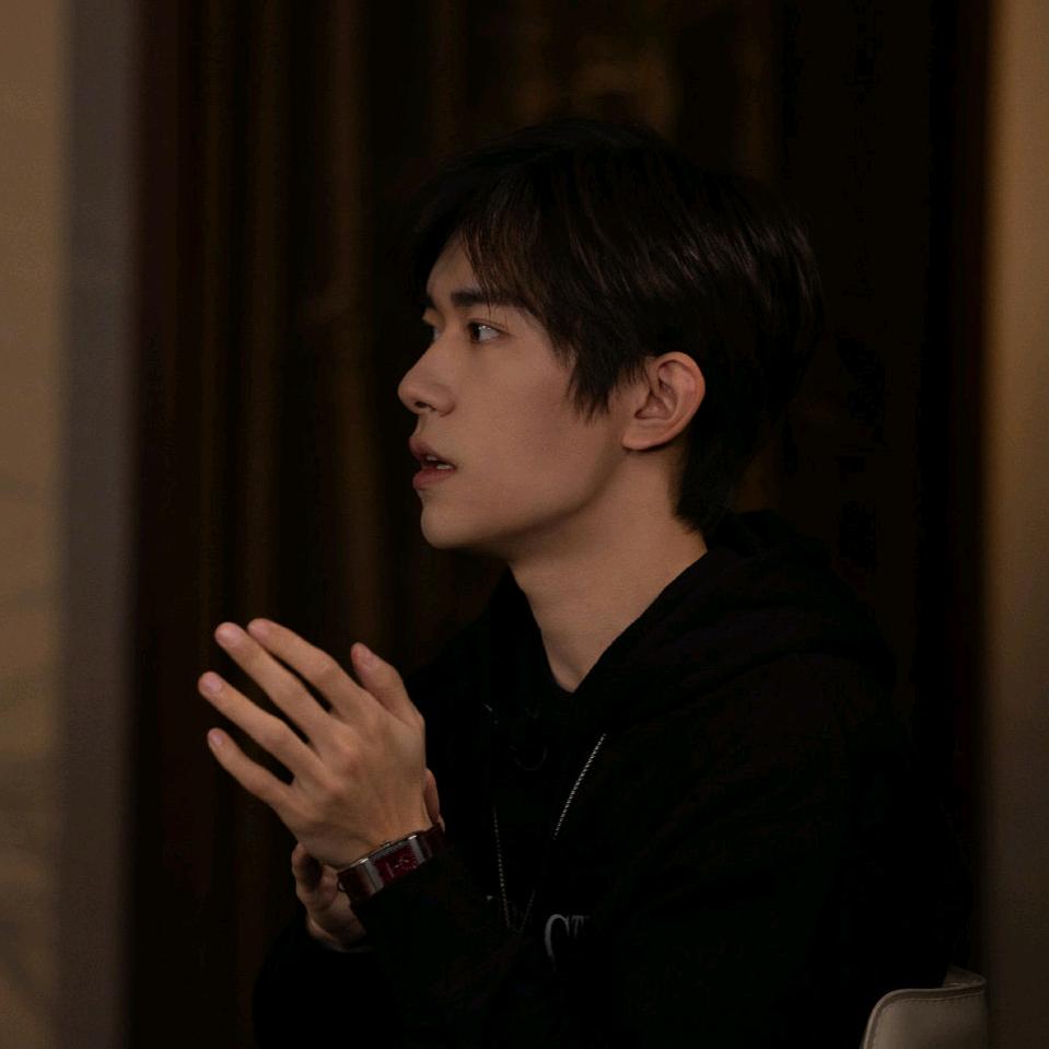 火锅店在逃懒羊羊（礐嶨想见面也和师哥合影