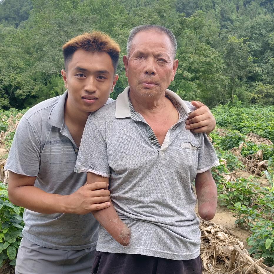 黄爷爷和果娃