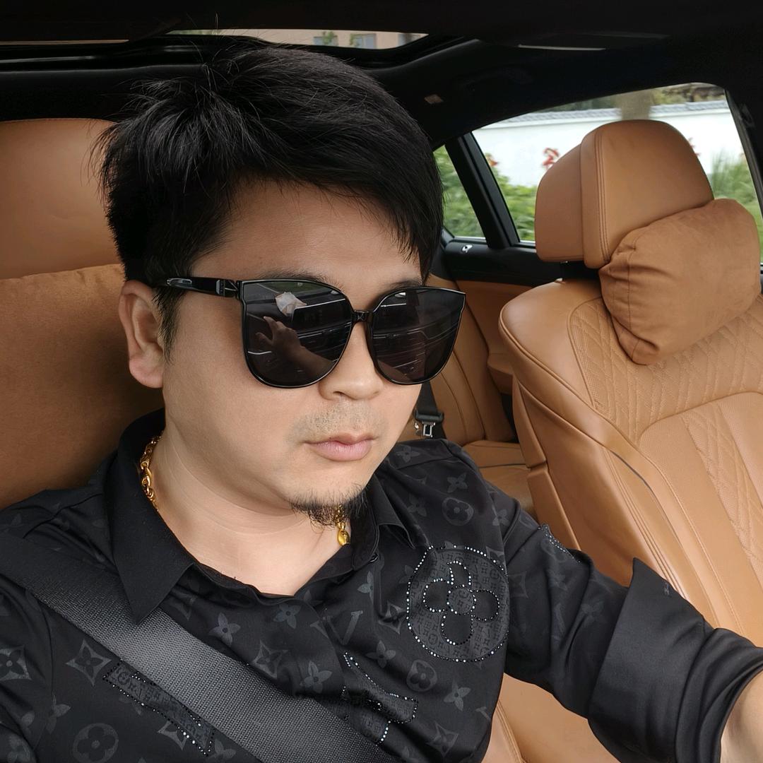 刘成武(在胡志明开火锅店)