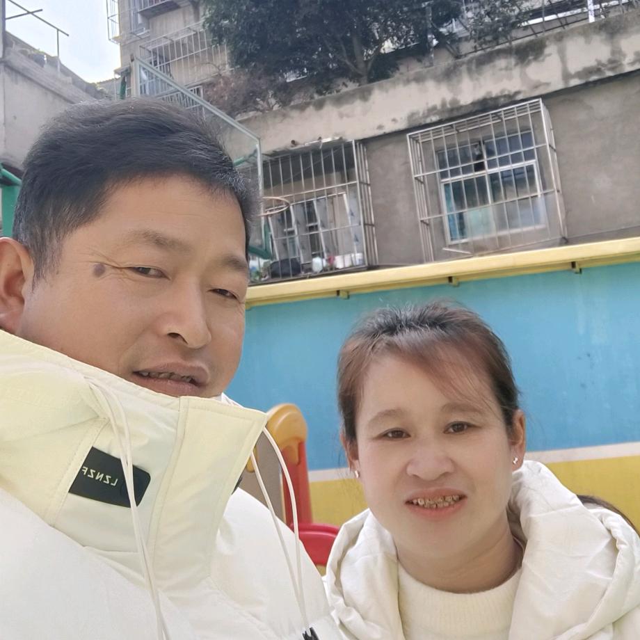 云南小张两夫妻(室外地砖平铺）