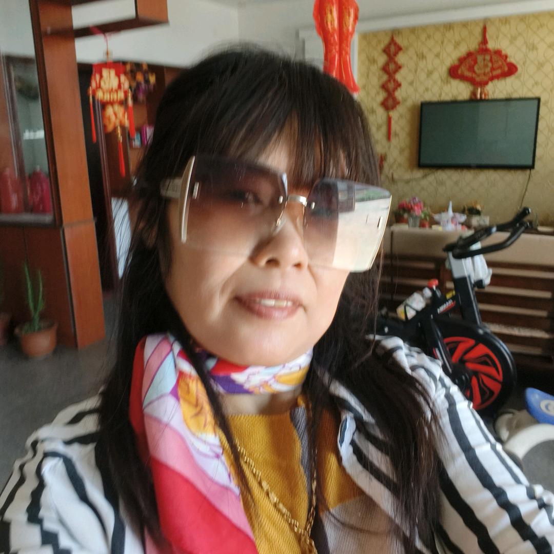 桂凤《橱窗有好物》