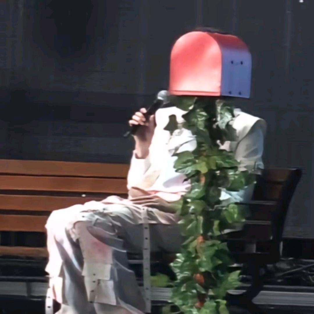 阳光明媚中老年美少女壮士