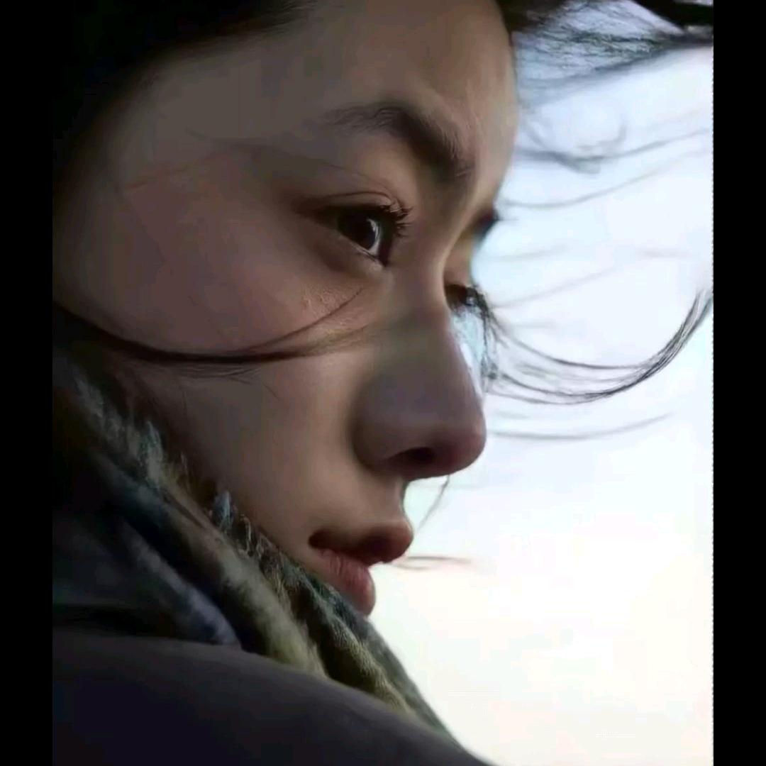 憨憨，有点傻。