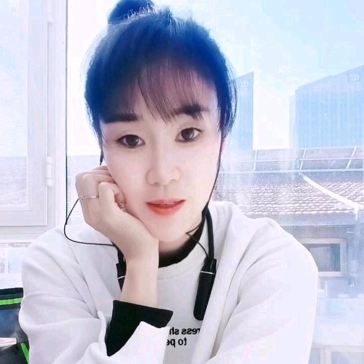 杨丽，