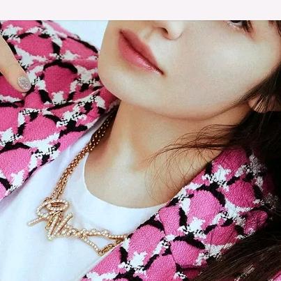 三个孩子的单亲妈妈。