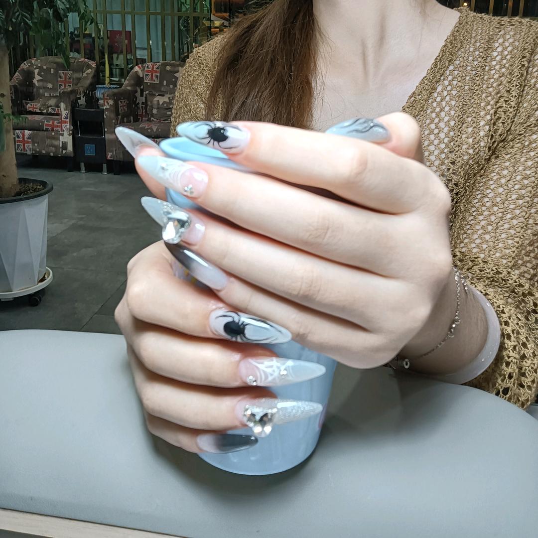 古啦啦美甲美睫黑牛城道店