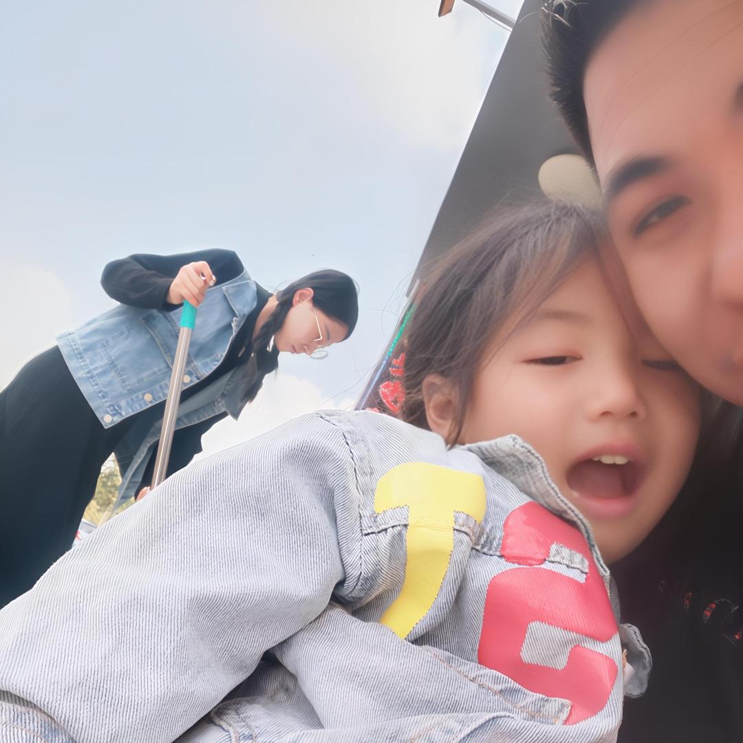 挖机小华（阿诗称）