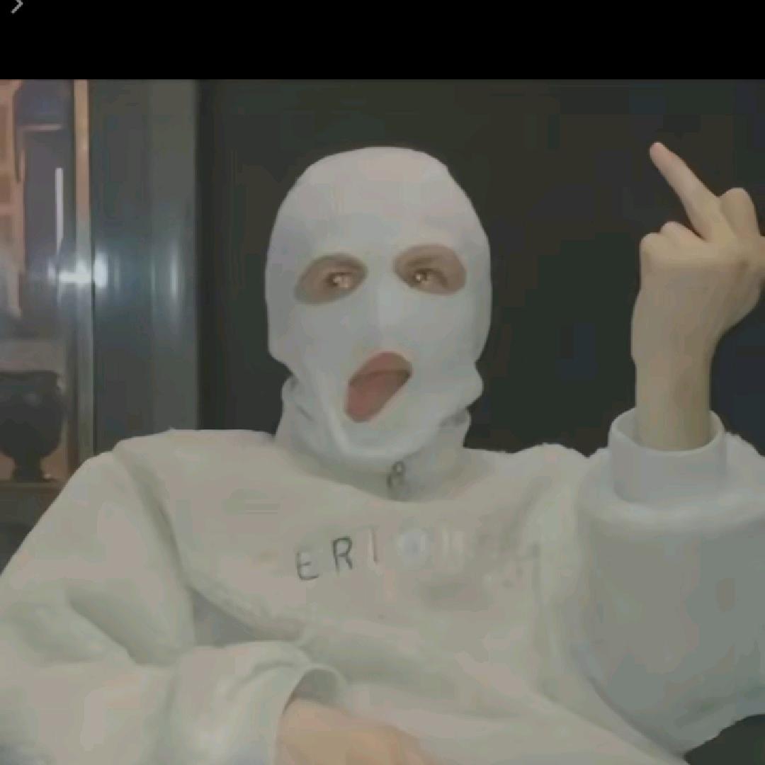 B·