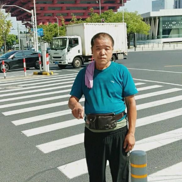 龙行天地间