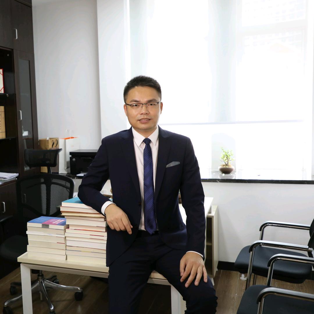 税务律师汤斌
