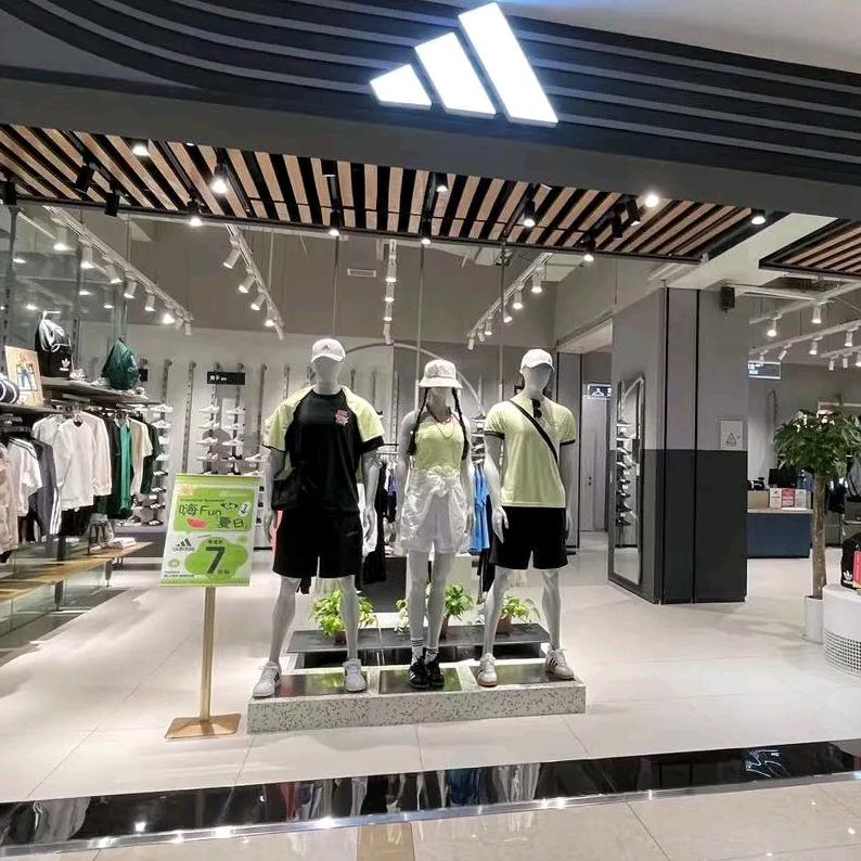 adidas阿迪达斯常熟方塔街门店