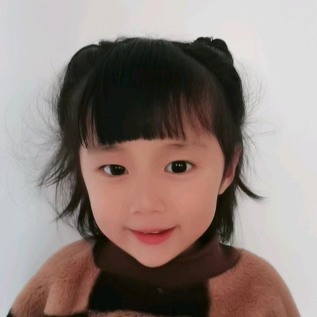 暖阳下的小姑娘