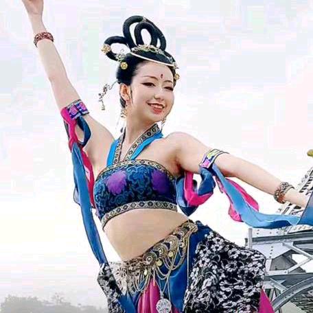 伊春爱酒人
