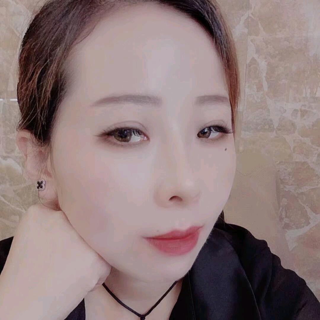 卖瓷砖的小姐姐