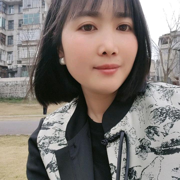 马尾辫的小姐姐