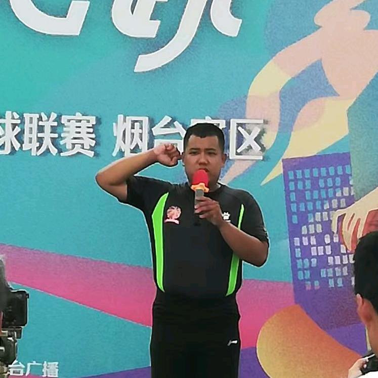 芝罘教篮球的王教练