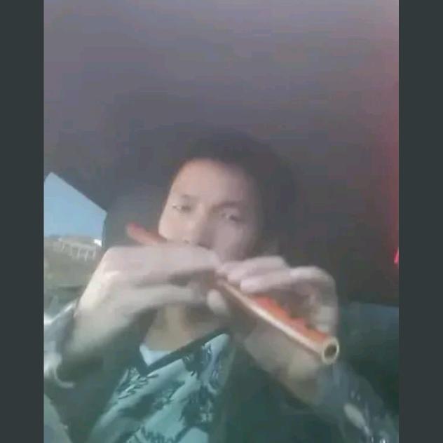 A张龙海最爱吹唢呐