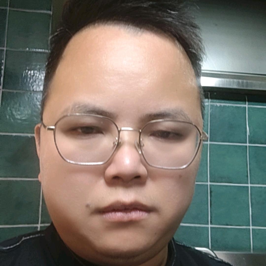 黄新欣