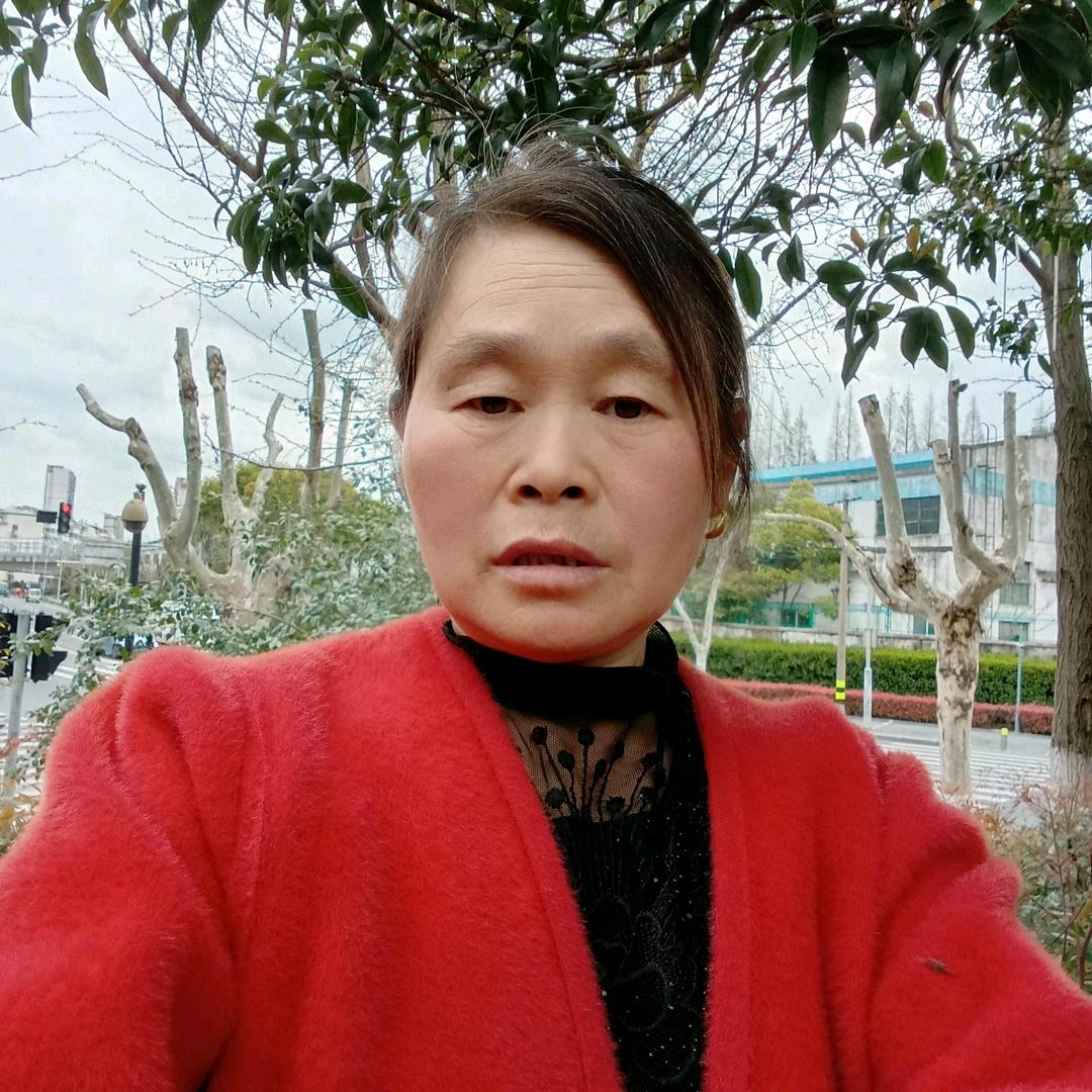 重庆周姐是晚上7点16分开播，欢迎大家