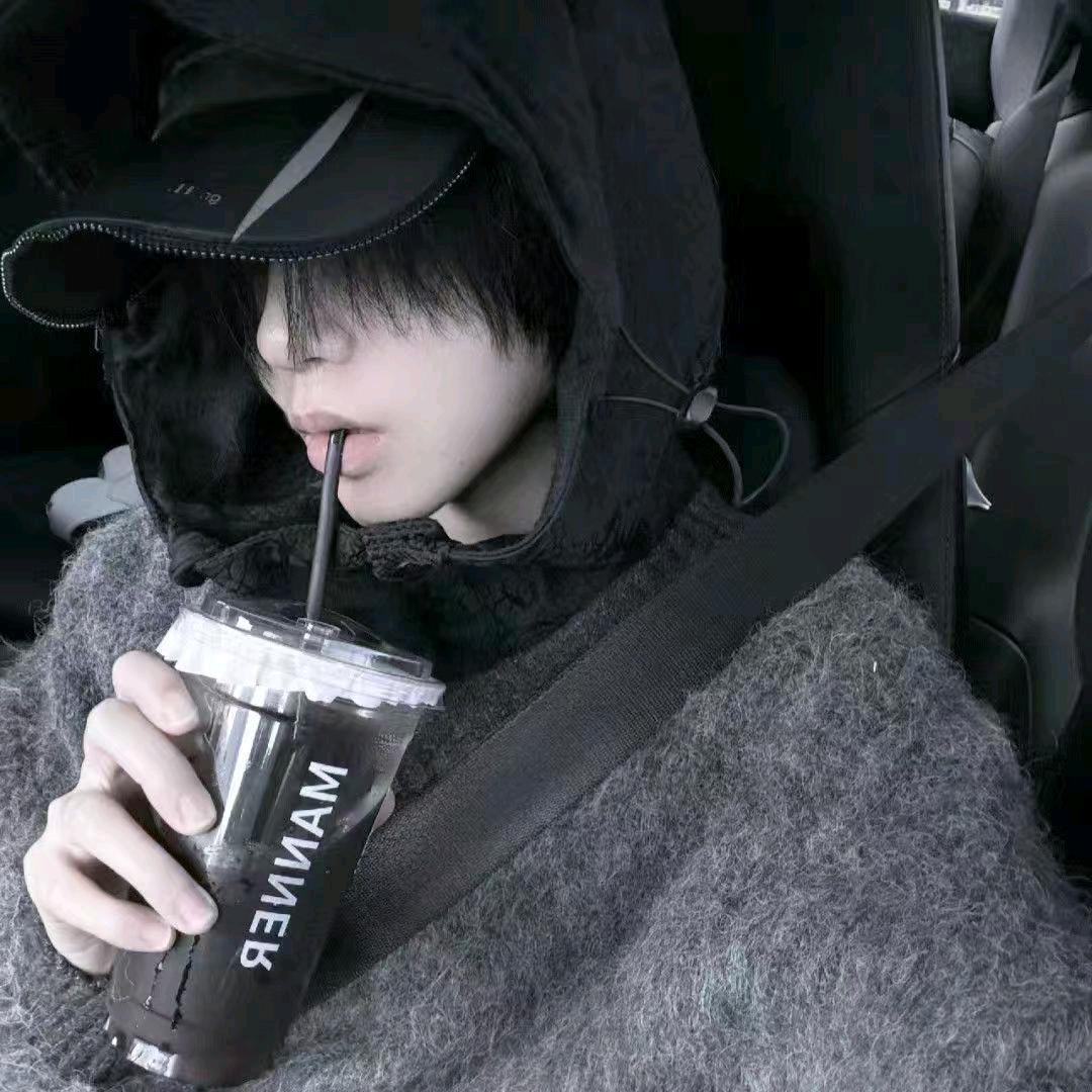 屋顶上的拾荒人