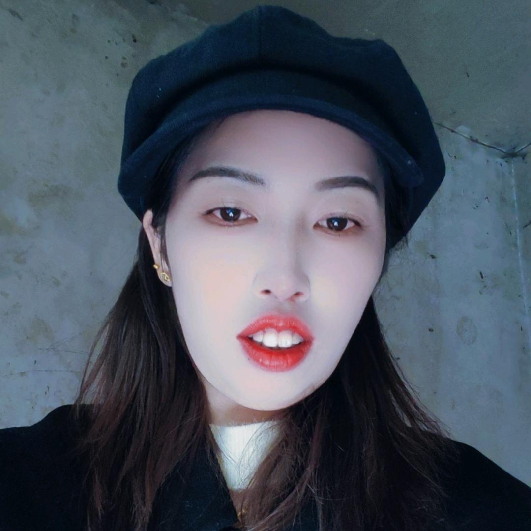 夜空下的女人👩