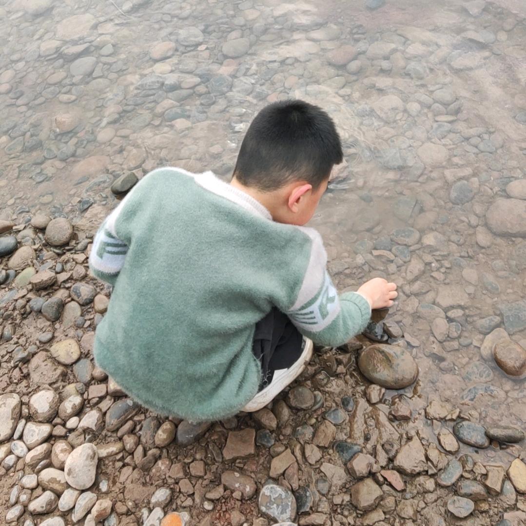 东