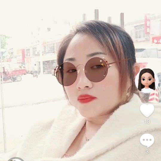 单身妈妈带着女儿