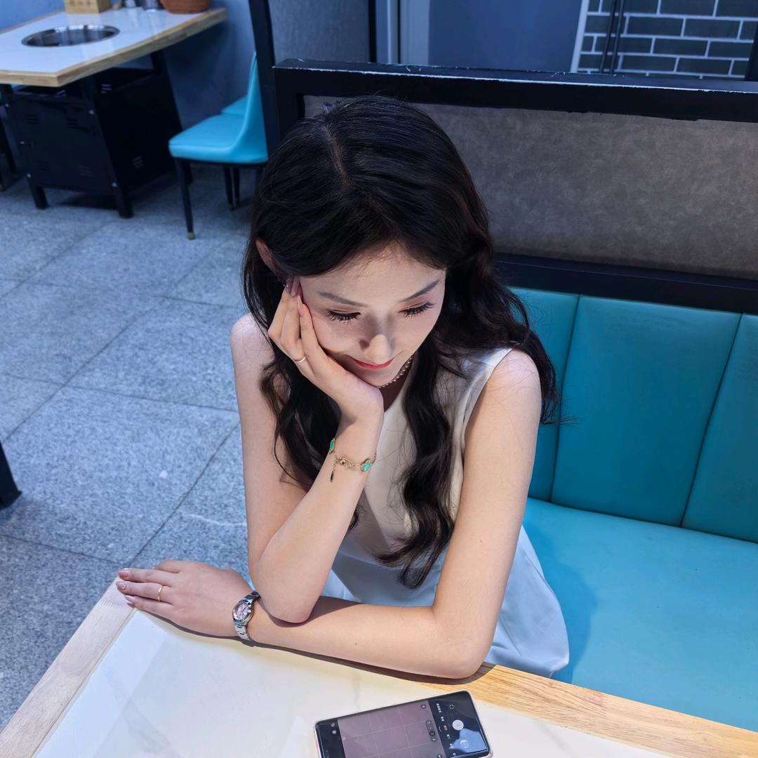 鸿是江边鸟