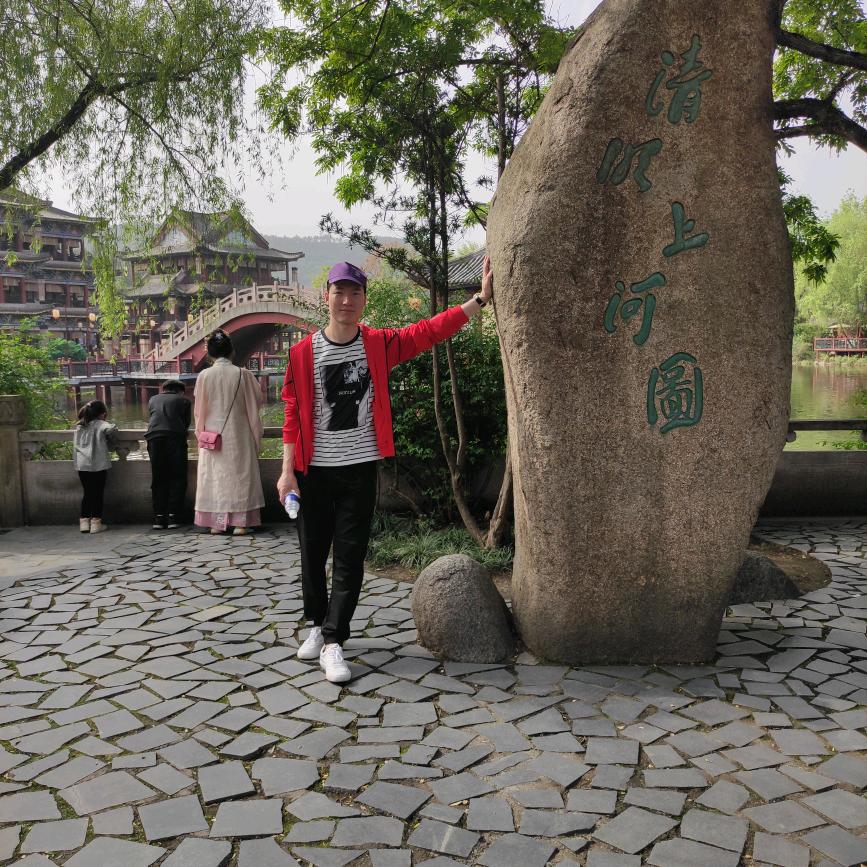 WU帅的人已经醒来~~~ 　　　∩∩