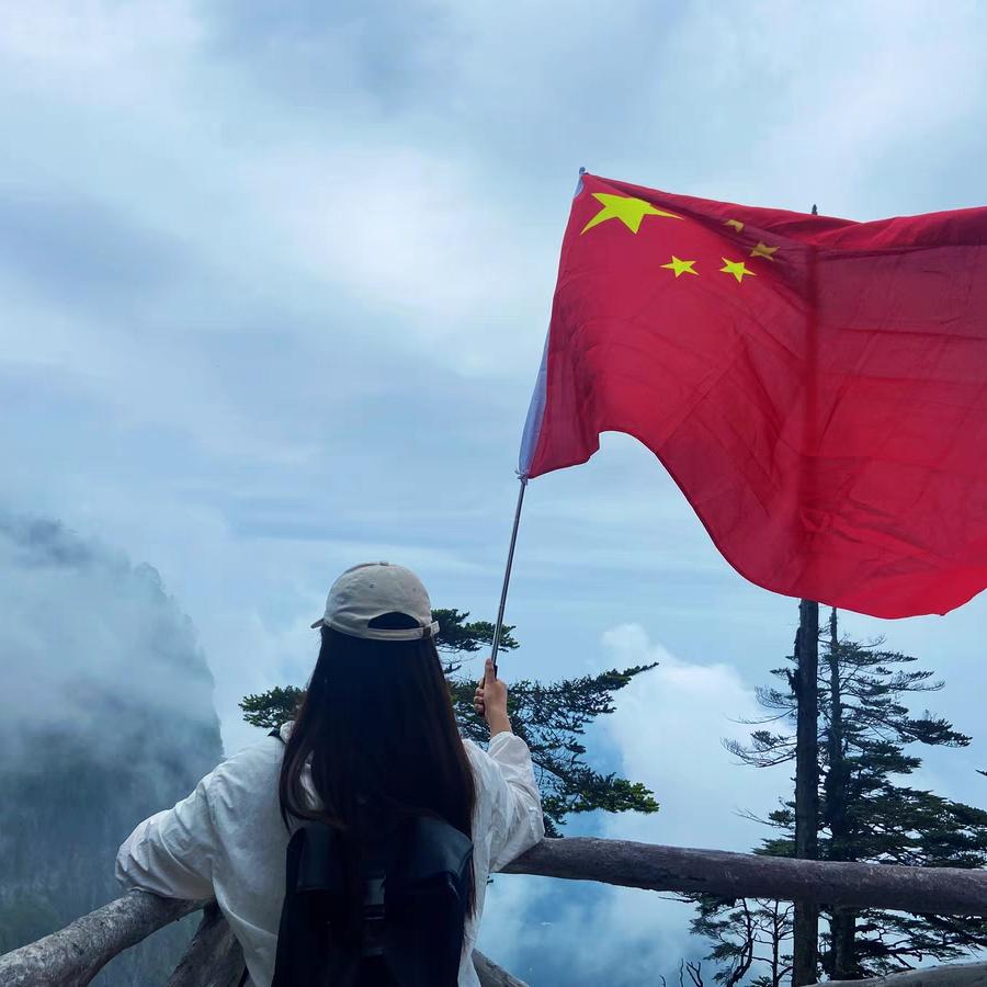 云中谁寄锦书来