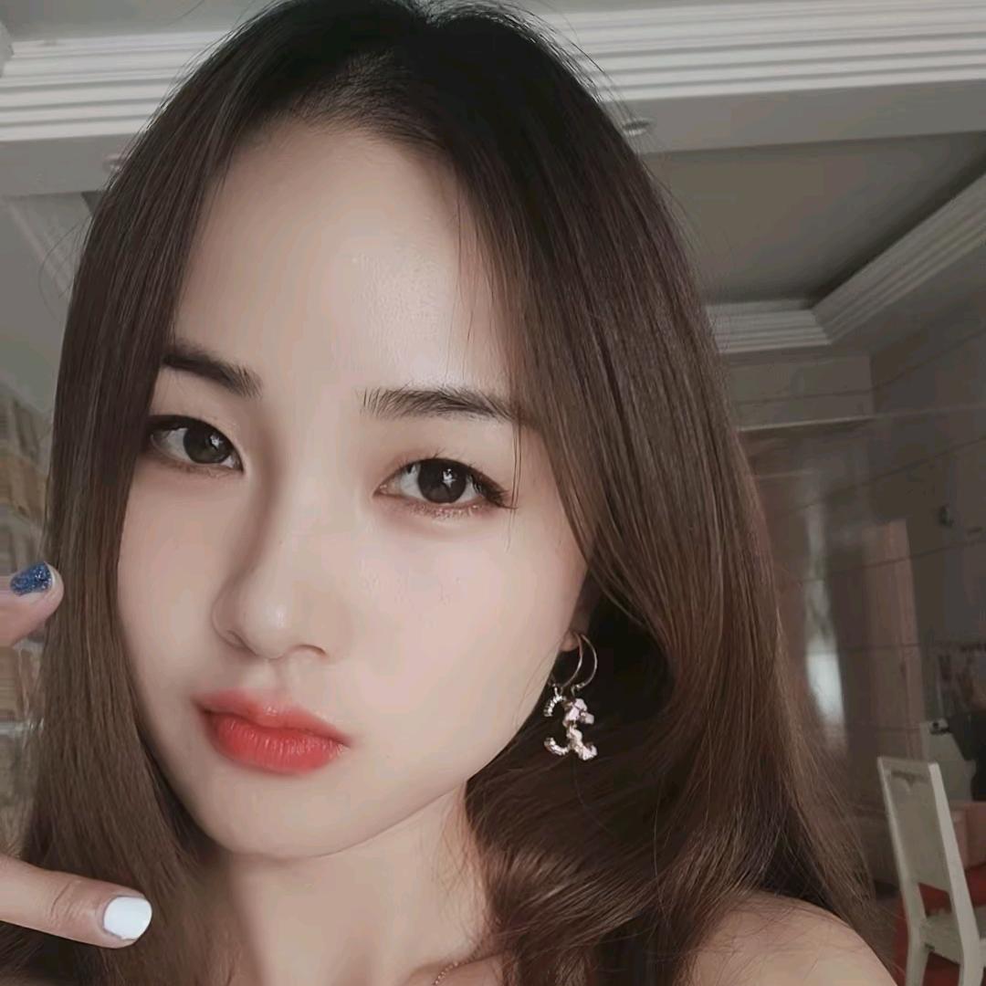 素裙姑娘