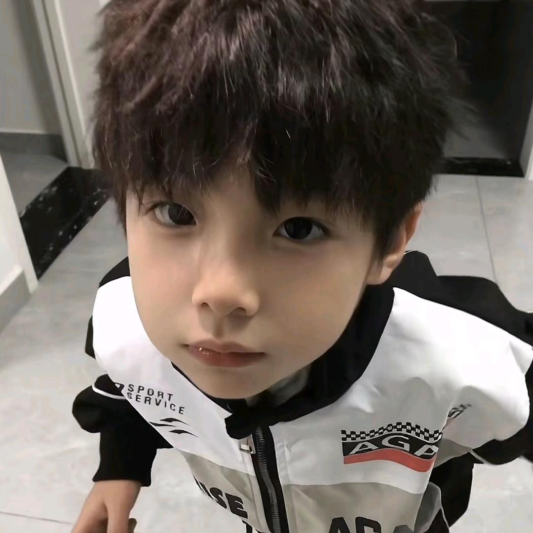 牛爷爷cos壮壮妈被小头爸爸打