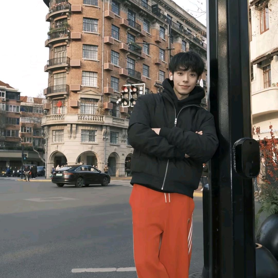 我也不太了解她