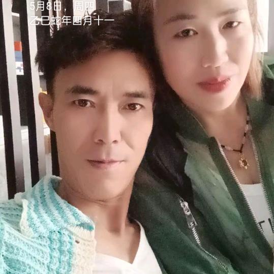 我和你吻别在无人的街