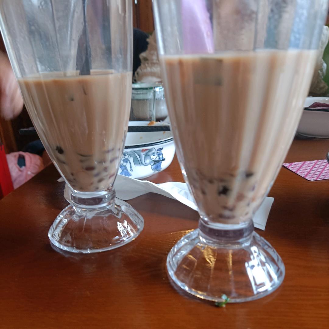 单眼皮的小苦鬼