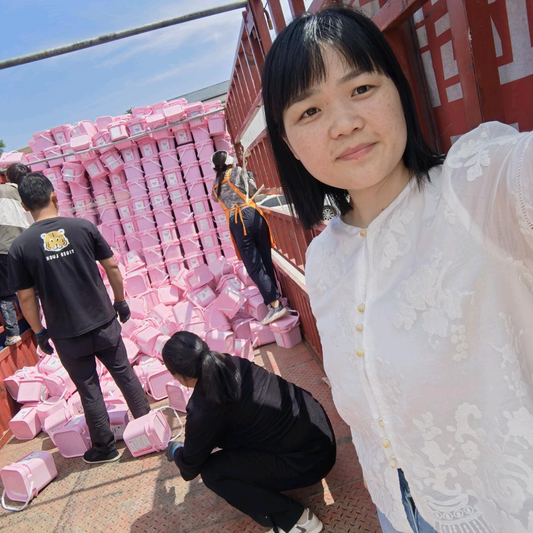 卖校服净的凯丽