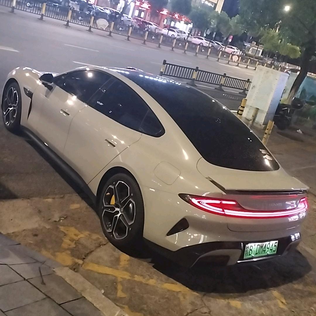 跟着蜜蜂找花朵，跟着苍蝇找厕所