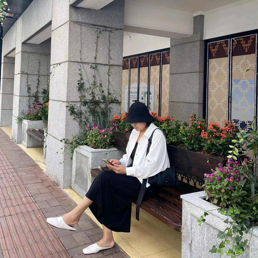 德隆街衣品店导购刘姐