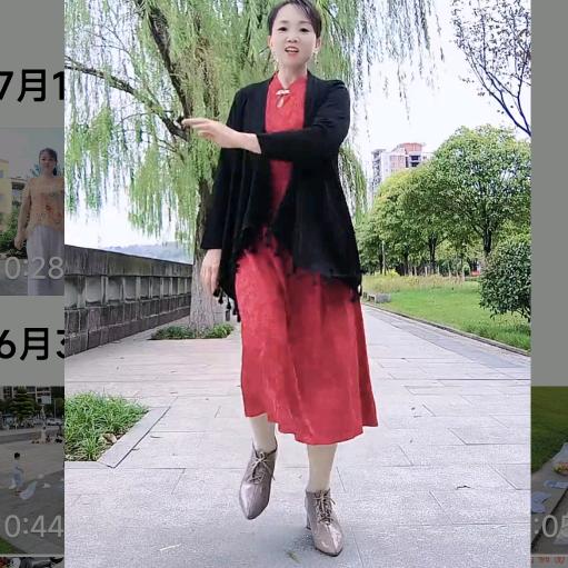 爱跳舞的果果.