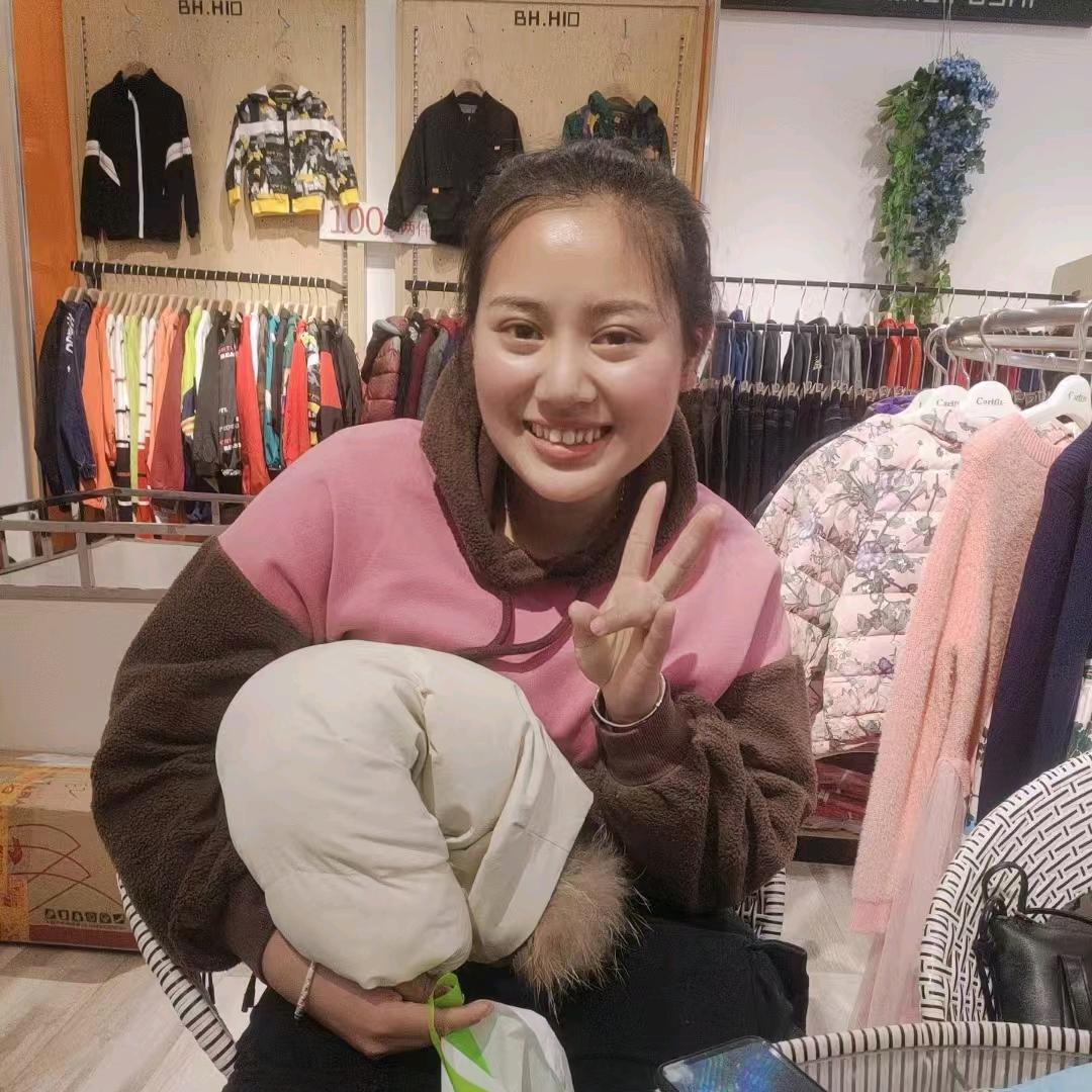 风吹歪了向日葵🌻