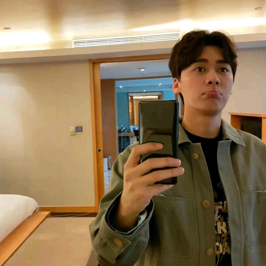 都是白开水装什么纯牛奶