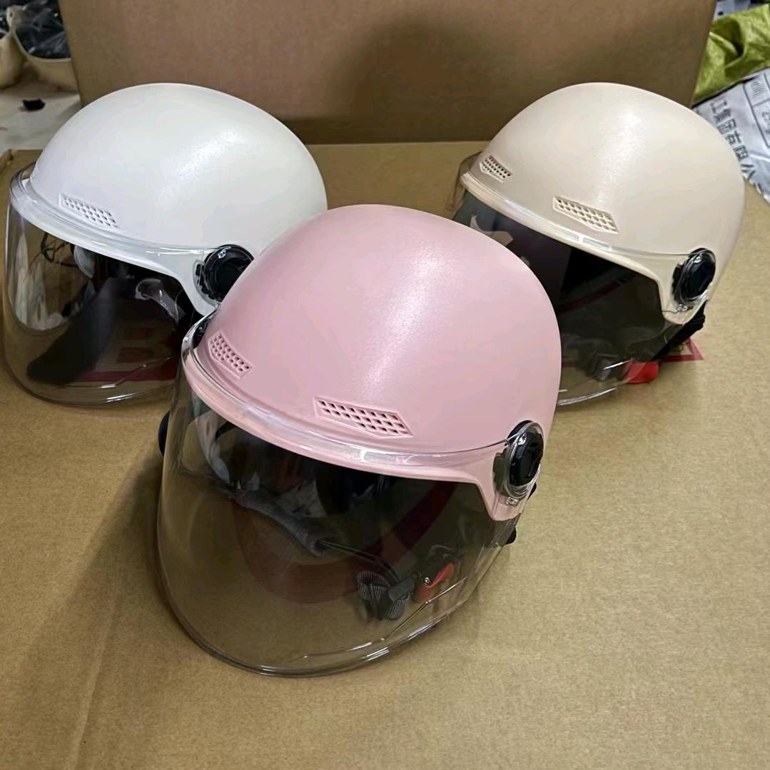 程，头盔，雨衣