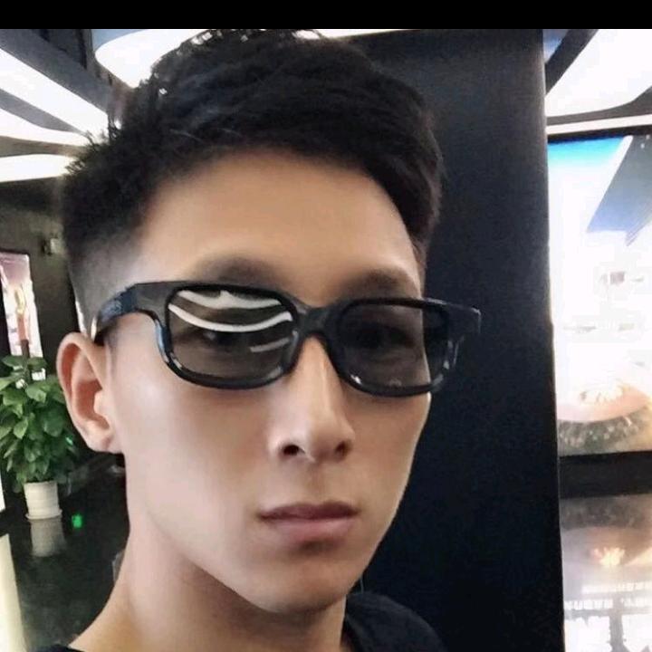 ℋ.磊子