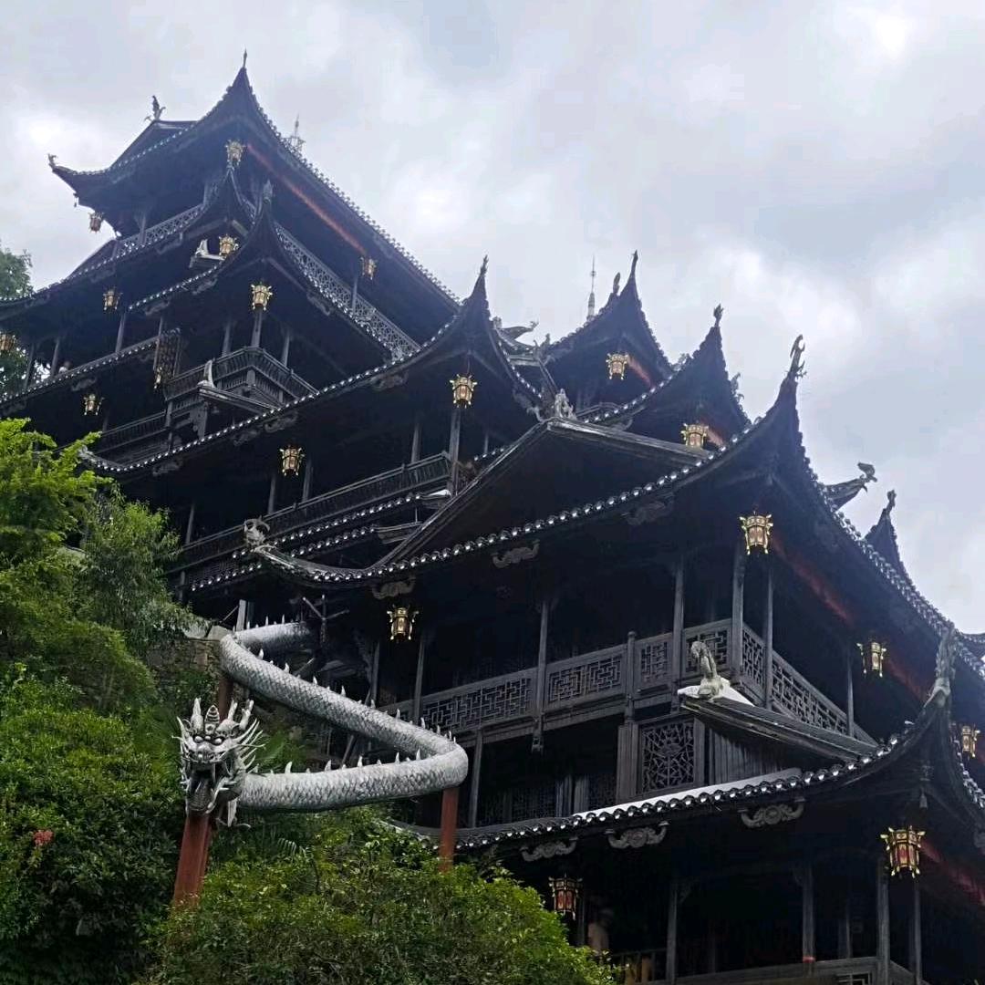 山人，土山羊放养