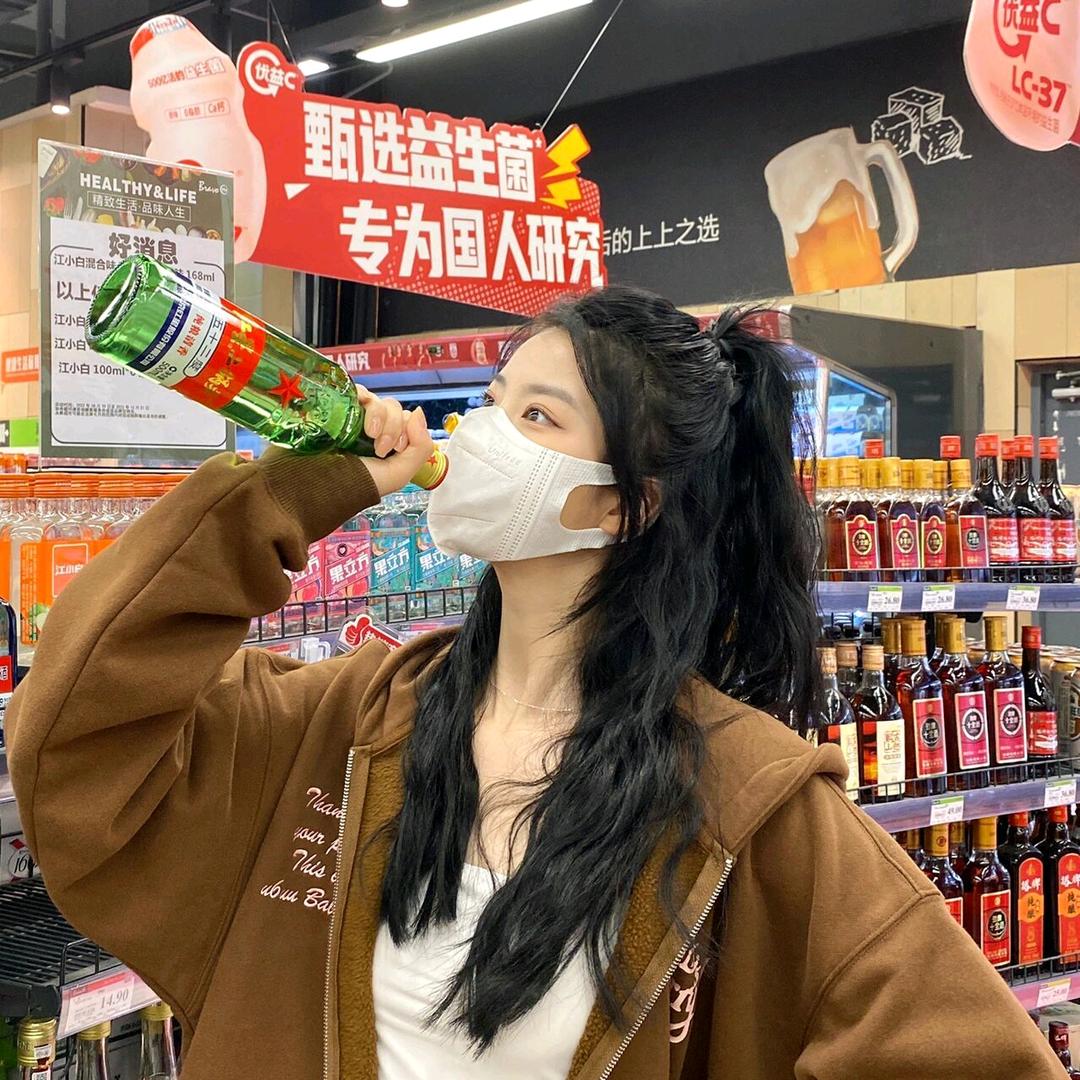 零食百货折扣店