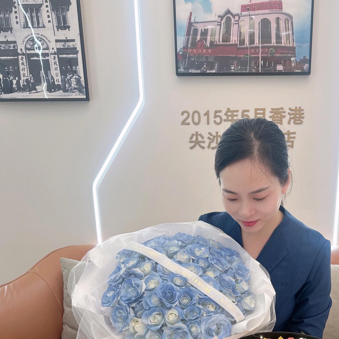 珠宝柜姐～小小～